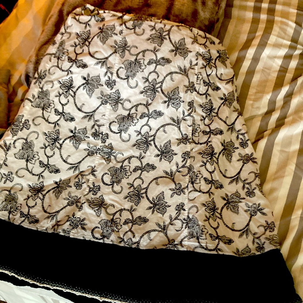 Requirements skirt